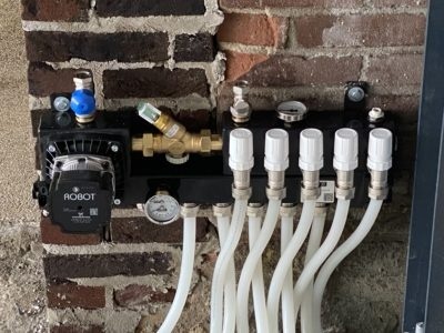 Het instellen van de temperatuur van vloerverwarming