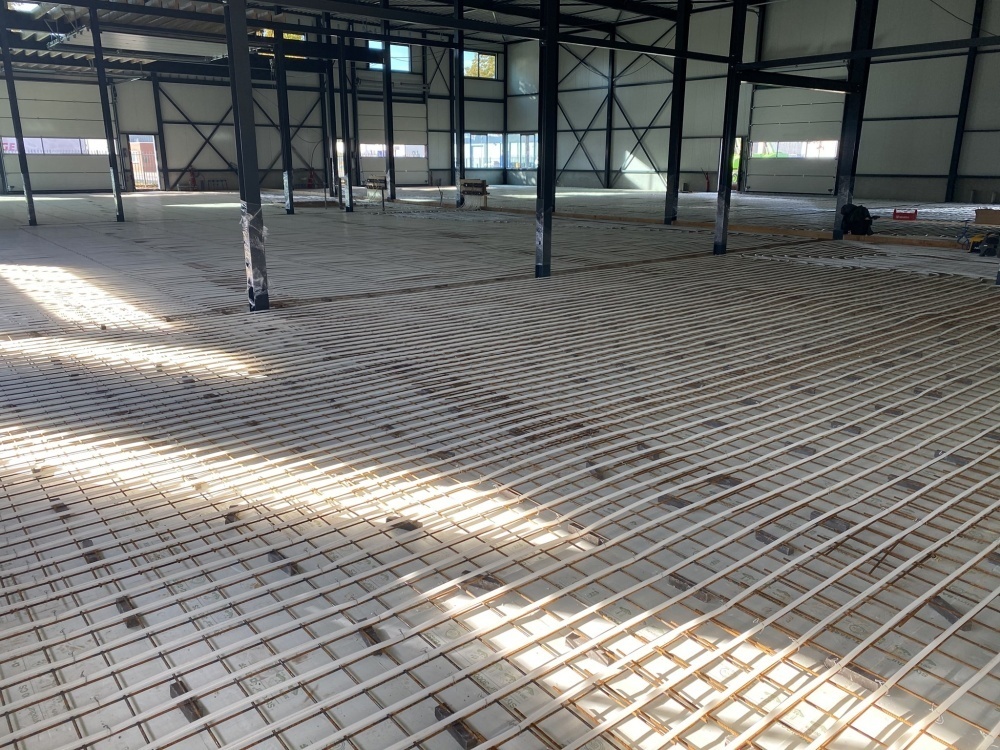vloerverwarming op draadstaalmatten aangelegd door comfortfloors voor een zakelijk project in Drachten