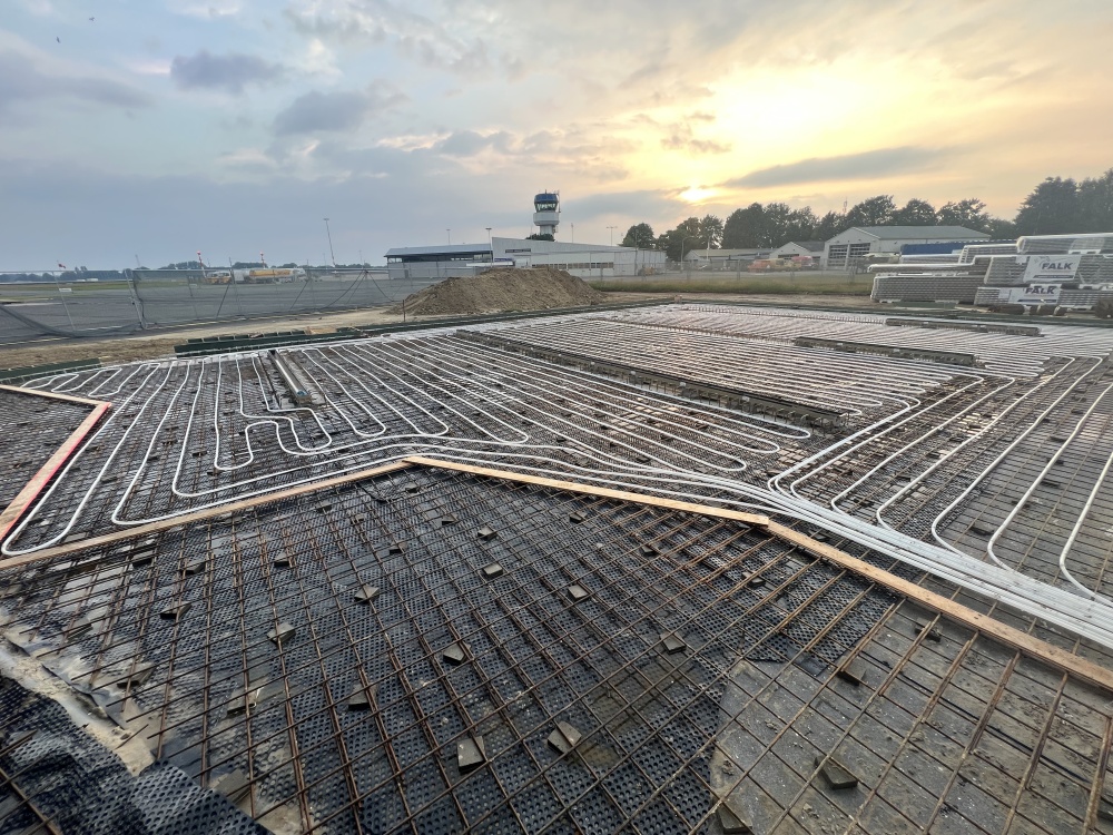 Vloerverwarming op een brandweerkazerne vliegveld Eelde